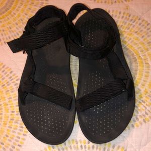 Teva womens size 8 black hurricane 3